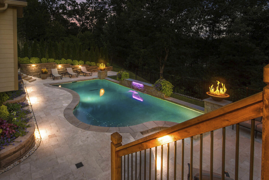 resized images_0000_pool-1024x670